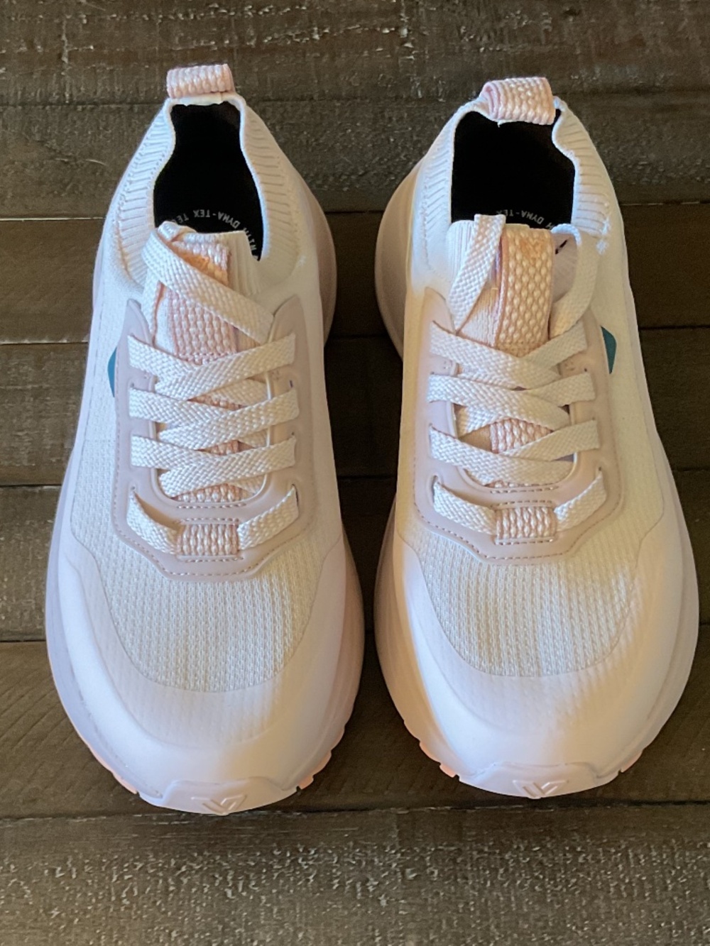 💐 BNIB💐 Vessi Stormburst Low Top Waterproof Sneakers  - Size 7